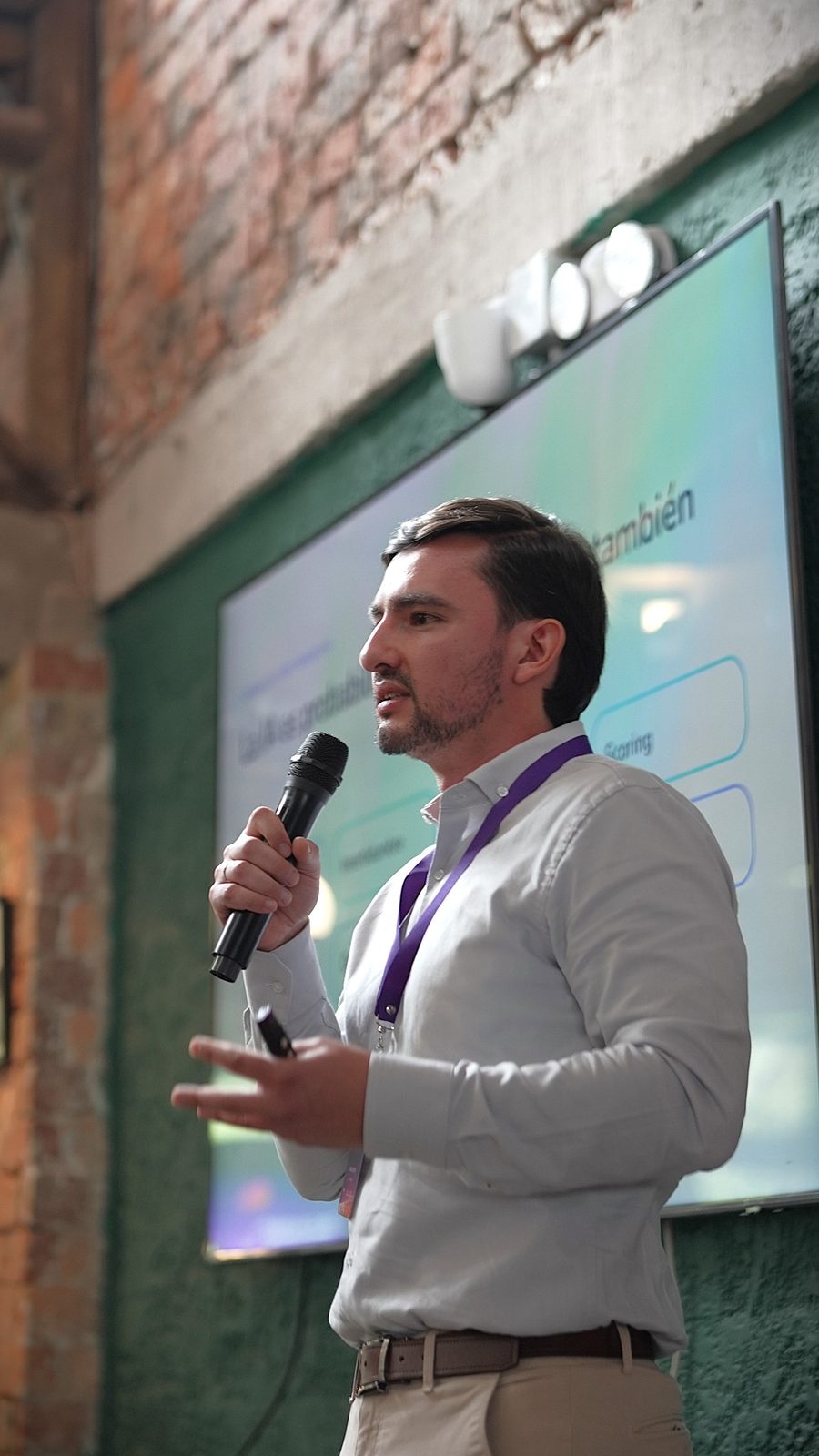 Daniel Soto Rey speaking at a tech conference
